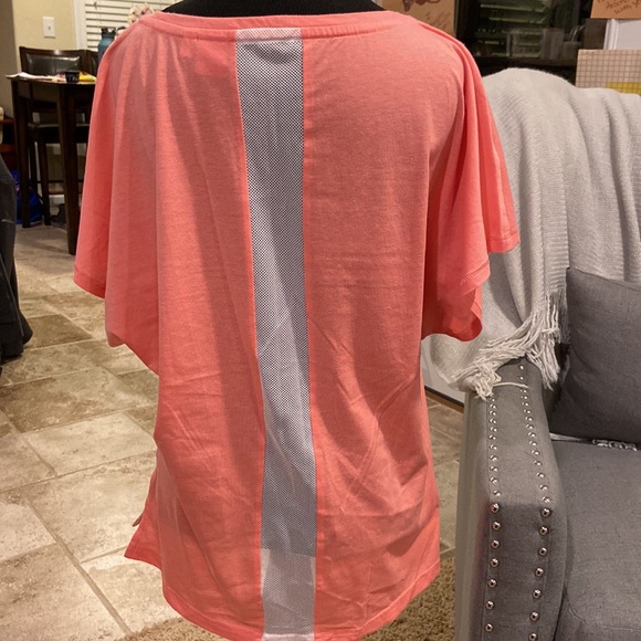 Woman’s PUMA top! 💞 - Picture 3 of 8